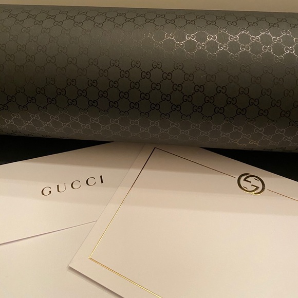 🎓 GUCCI Black GG Embossed Gift Wrap Envelope, Paper and Sticker!! - Picture 6 of 7